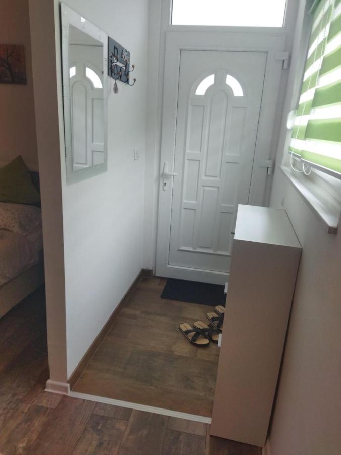 Apartman Sarah מוסטר מראה חיצוני תמונה